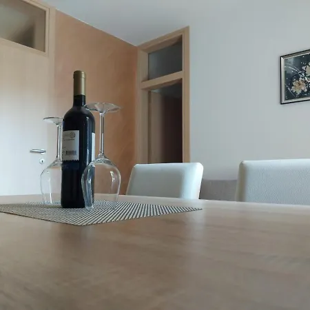 Leonora Apartment *