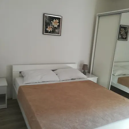 Apartment Leonora *
